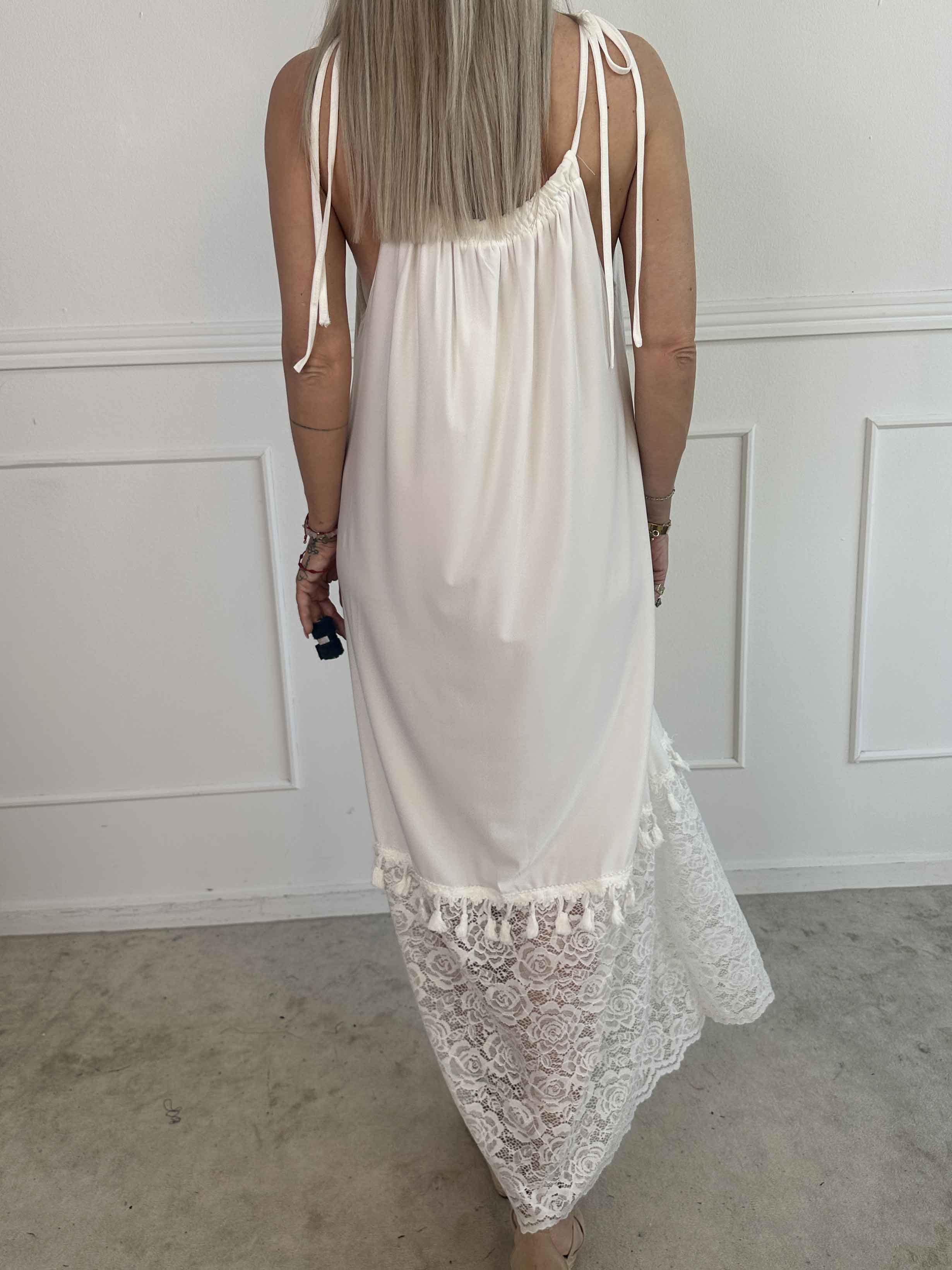 Willow - Lång elastisk klänning med spets nedtill